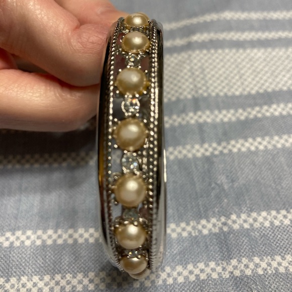 💛TODAY***$16***Vintage designer faux pearl and rhinestone bracelet. - Picture 1 of 4